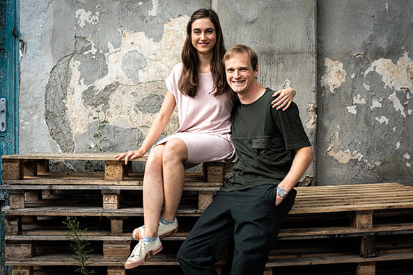 David se v&nbsp;Nemléko stará o&nbsp;finance a&nbsp;vymýšlení receptur pro nové produkty, Amálie se věnuje marketingu a&nbsp;komunikaci se zákazníky.